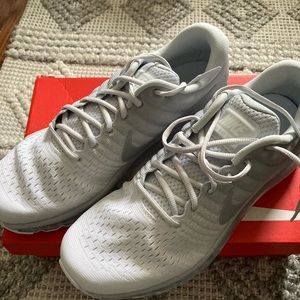 Band new never warn men’s Nike air max size 11.5